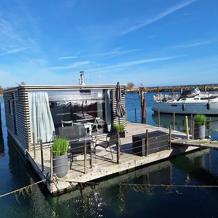 Houseboat Of Grimm-2